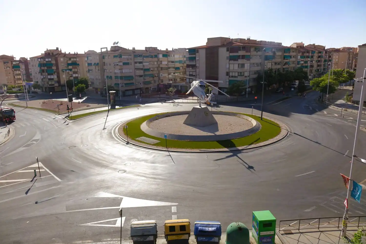 Vista exterior de Piso en venta en Granada con Terraza, Balcón y Piscina comunitaria