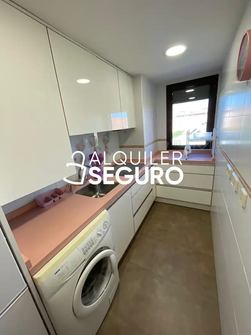 Kitchen of Flat for rent in Madrid  with Air Conditioner, Heating and Storage room