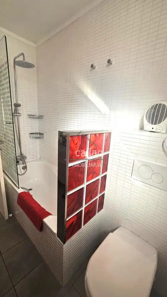 Badezimmer von Wohnung zur Miete in Ferrol mit Heizung