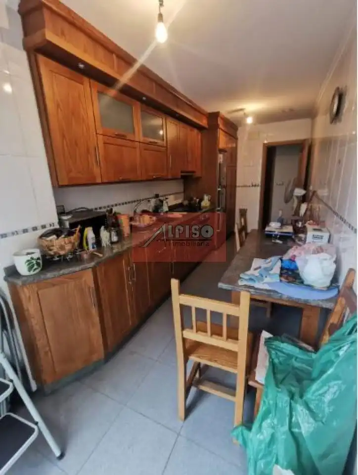 Cocina de Piso en venta en Ourense Capital  con Calefacción, Parquet y Amueblado