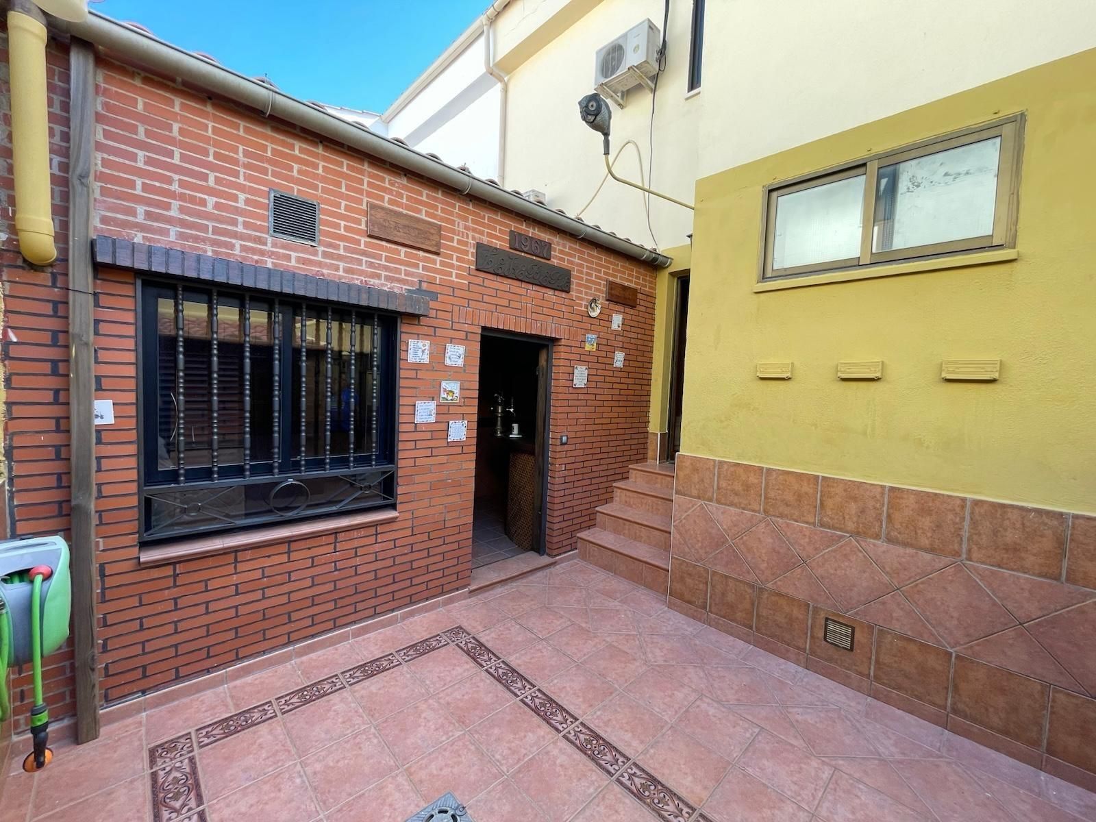 Exterior view of Single-family semi-detached for sale in Casar de Cáceres  with Air Conditioner, Heating and Parquet flooring