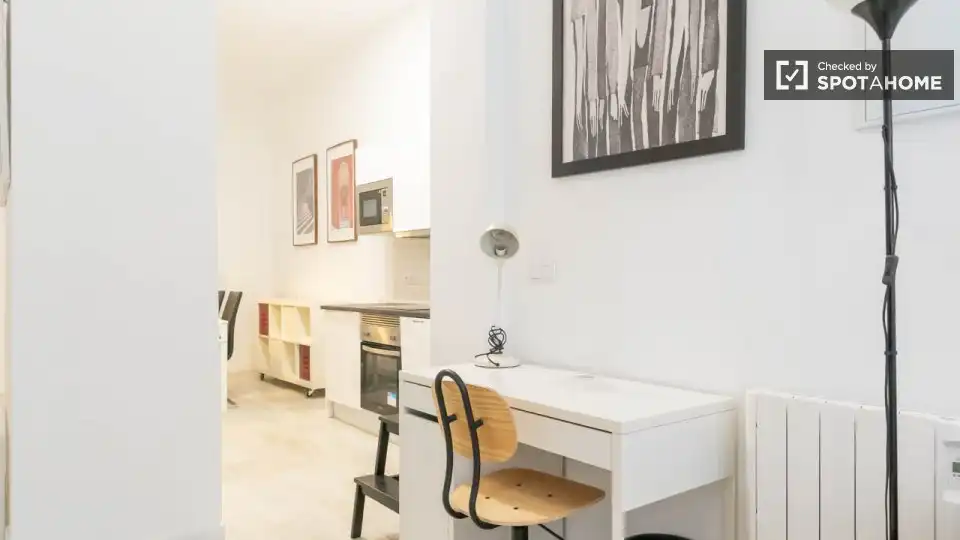Kitchen of Flat for rent in Madrid  with Air Conditioner, Heating and Furnished