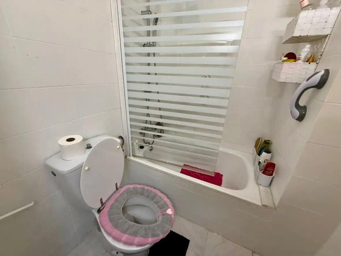 Baño de Apartamento en venta en Elche / Elx con Calefacción, Terraza y Piscina