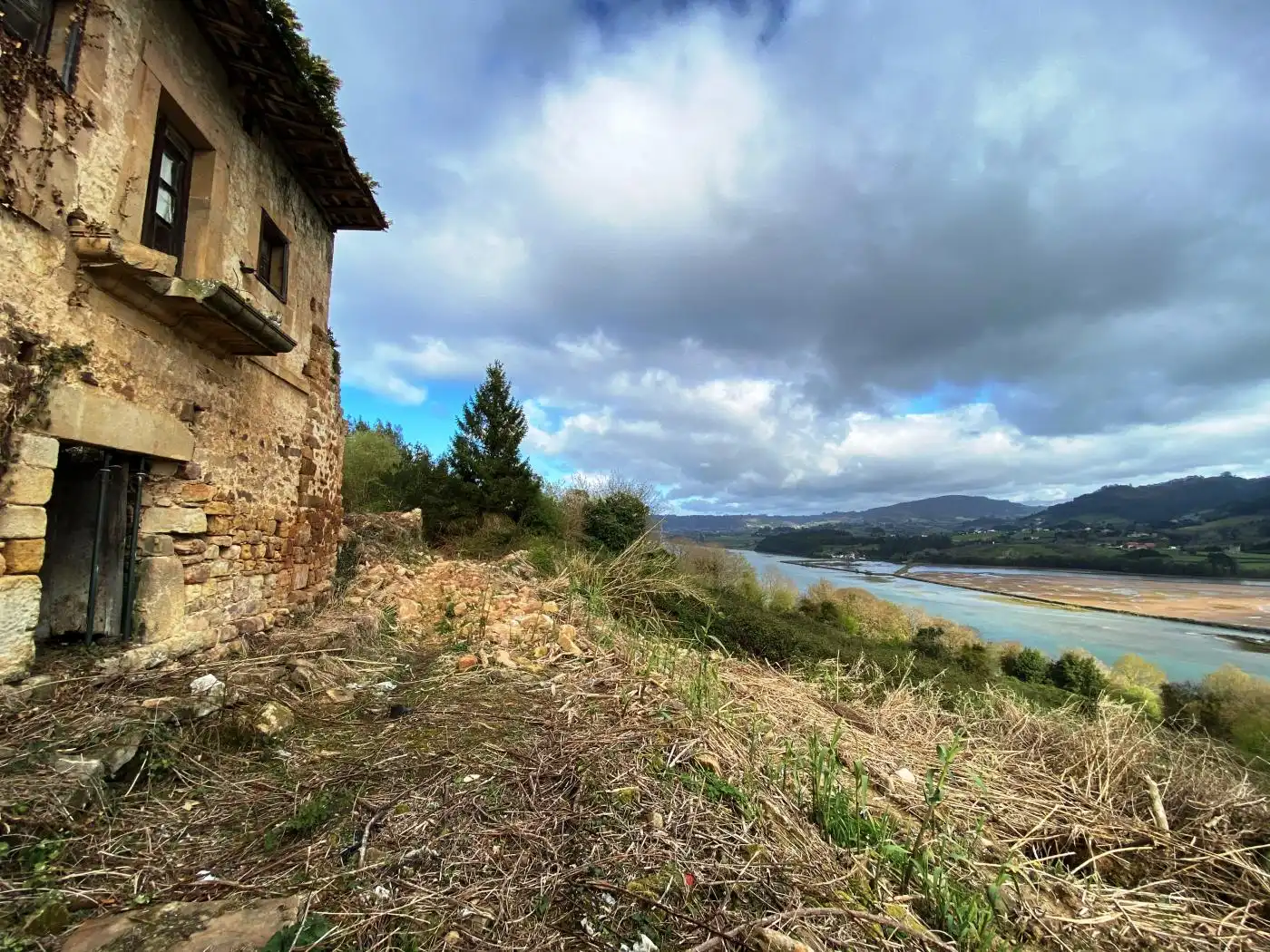 Vista exterior de Casa o xalet en venda en Villaviciosa amb Jardí privat