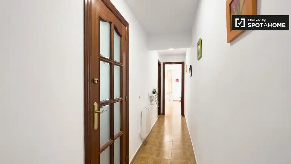 Pis per a compartir en L'Hospitalet de Llobregat amb Aire condicionat, Calefacció i Moblat