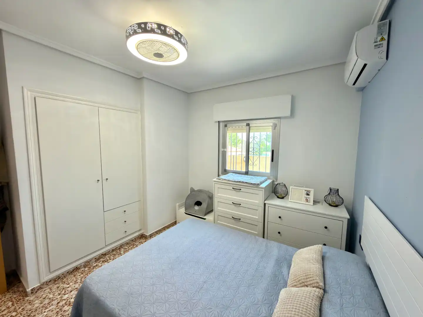 Dormitori de Casa o xalet en venda en Chiva amb Aire condicionat, Jardí privat i Terrassa
