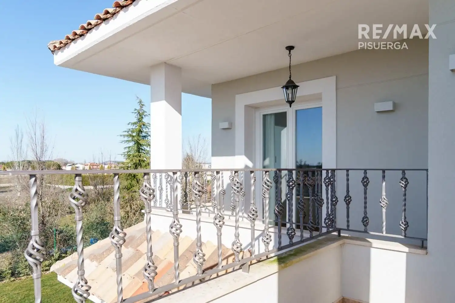 Terrassa de Casa o xalet en venda en Laguna de Duero amb Calefacció, Jardí privat i Terrassa