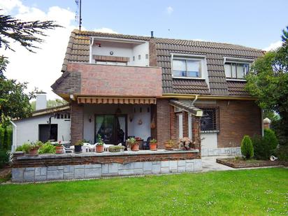 Exterior view of House or chalet for sale in Berantevilla  with Private garden, Parquet flooring and Terrace