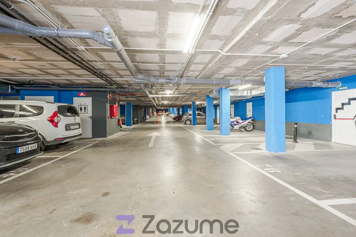 Parkplatz von Wohnung zur Miete in Dos Hermanas mit Klimaanlage, Heizung und Privatgarten