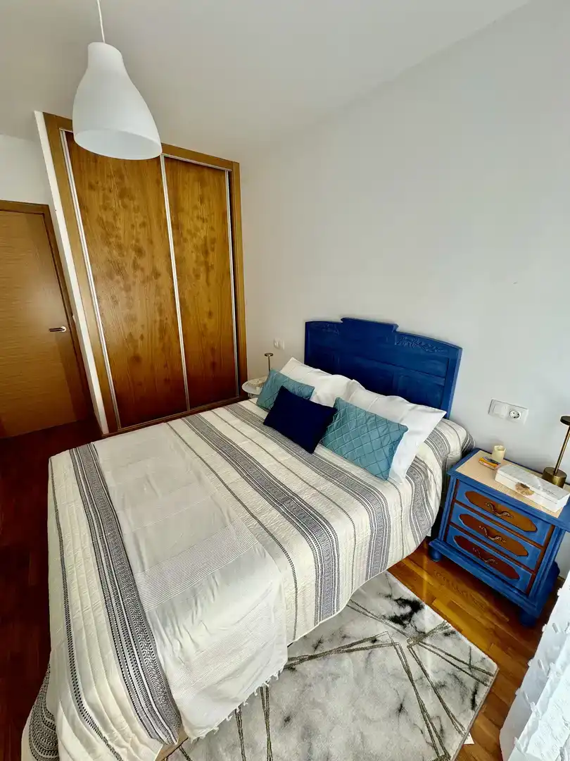 Bedroom of Flat for rent in Poio  with Parquet flooring, Storage room and Furnished