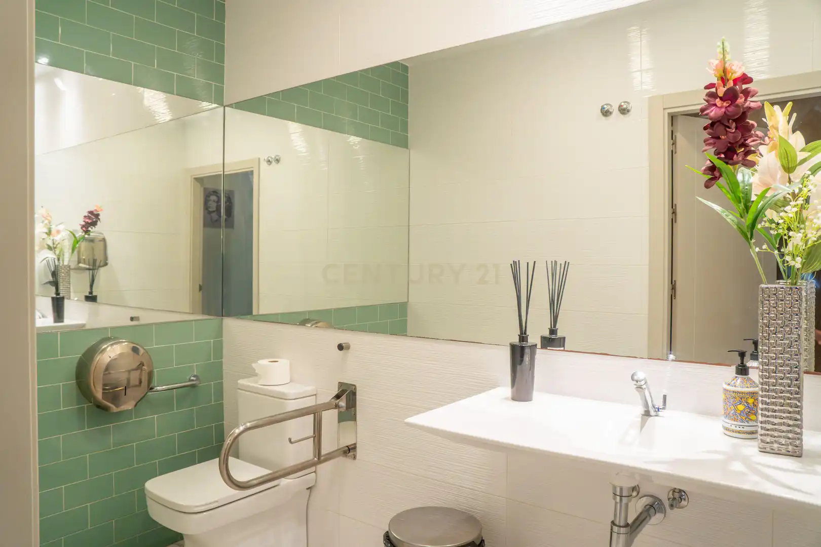 Baño de Local en venta en Fuengirola con Aire acondicionado