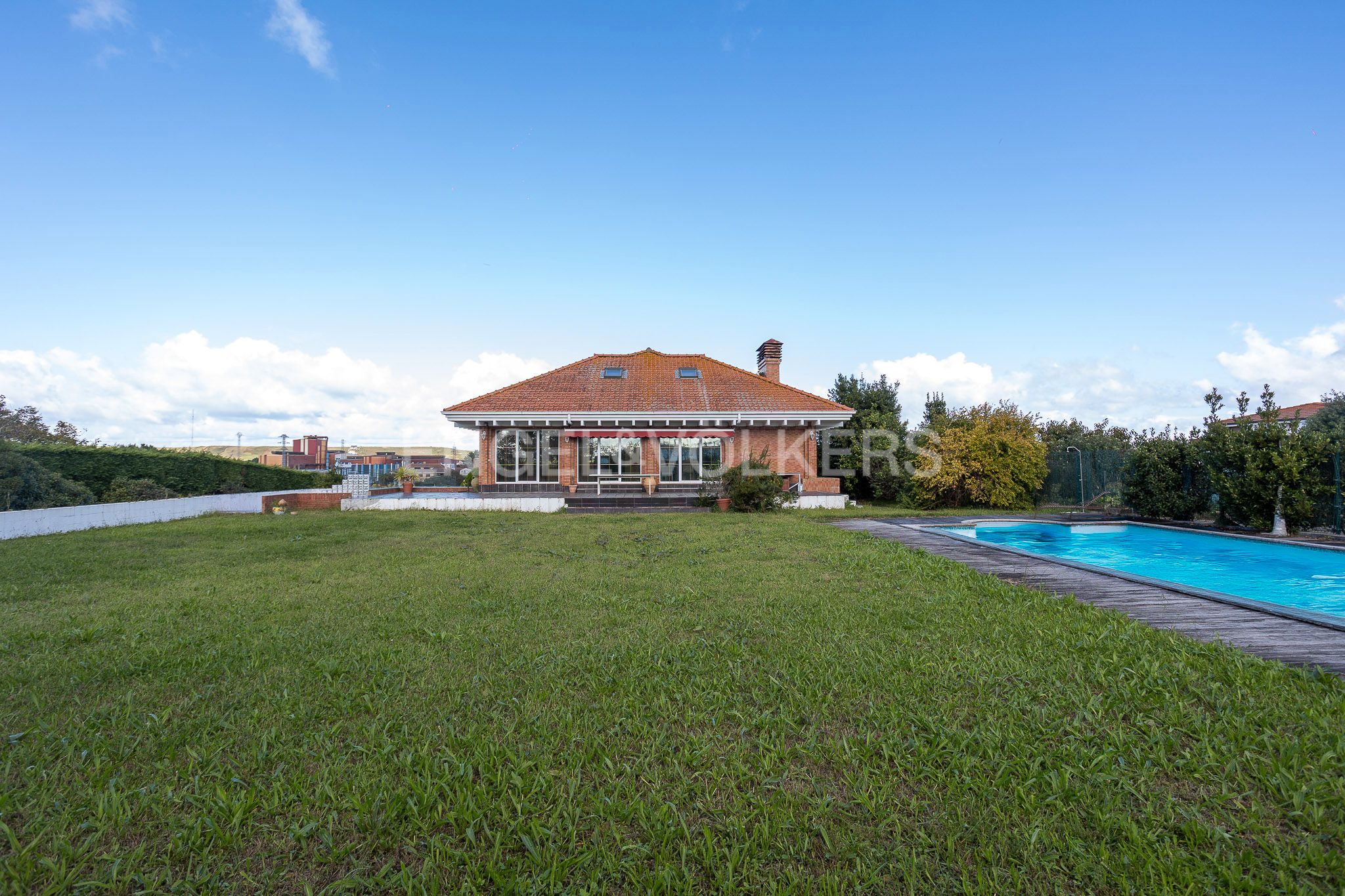 Exterior view of House or chalet for sale in Santa Cruz de Bezana  with Heating and Private garden