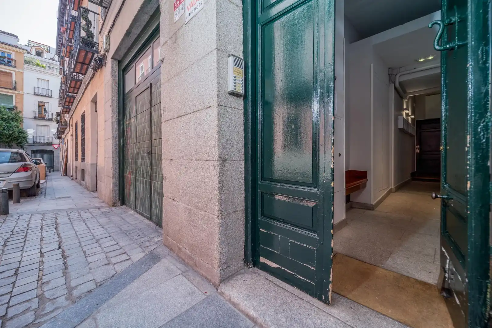 Vista exterior de Piso en venta en Madrid con Calefacción
