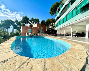 Piscina de Apartament en venda en Castelldefels amb Aire condicionat i Terrassa