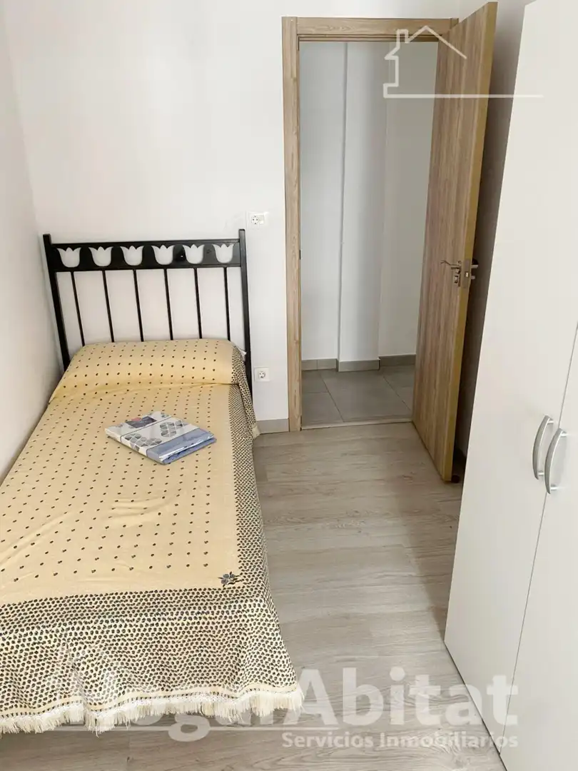 Habitación de Piso en venta en Castellón de la Plana / Castelló de la Plana con Aire acondicionado, Calefacción y Balcón