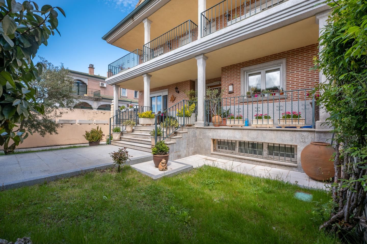 Vista exterior de Casa o xalet en venda en Ávila Capital amb Calefacció, Jardí privat i Terrassa