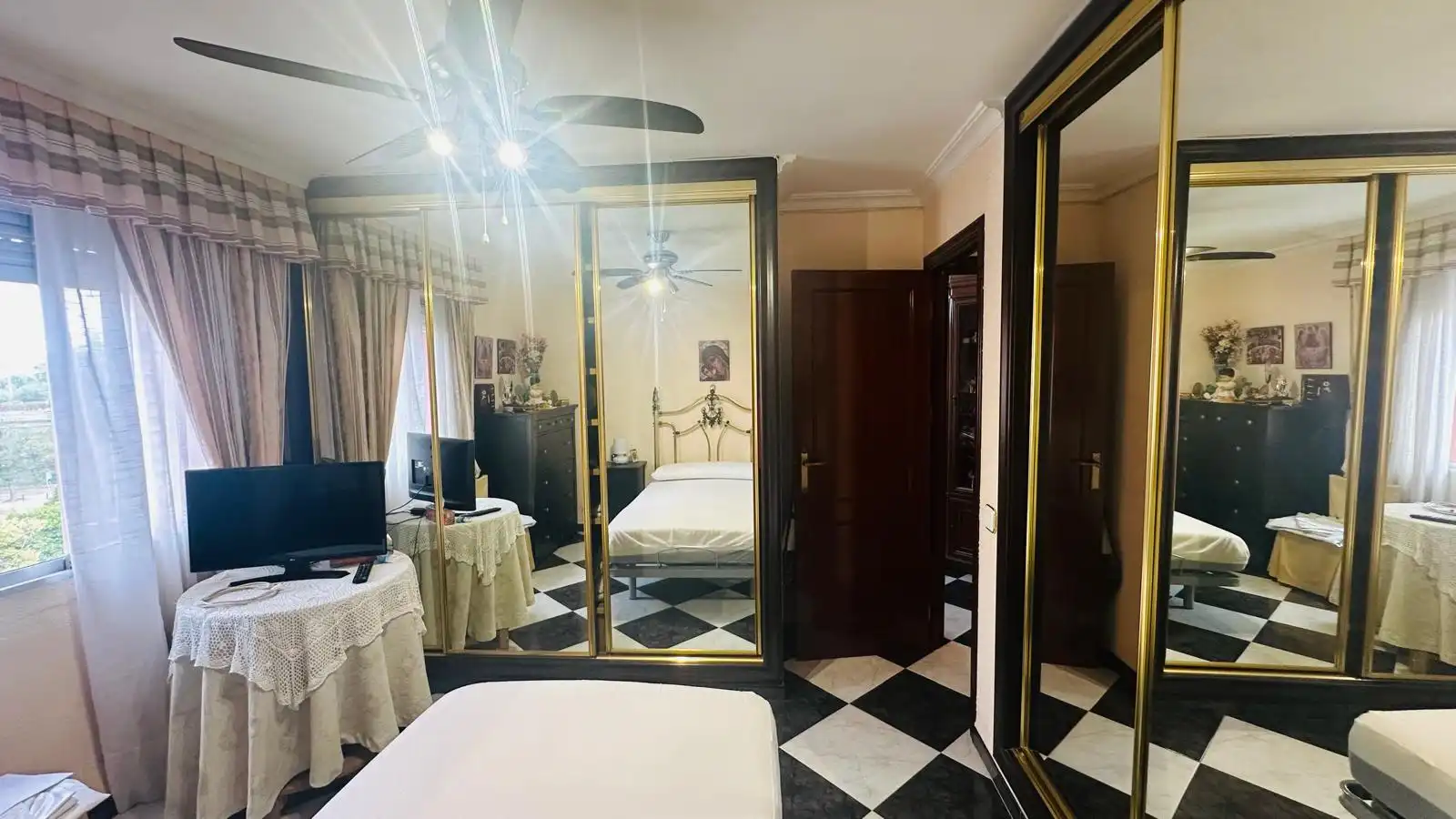 Schlafzimmer von Wohnung zum Verkauf in Sevilla mit Klimaanlage, Heizung und Terrasse