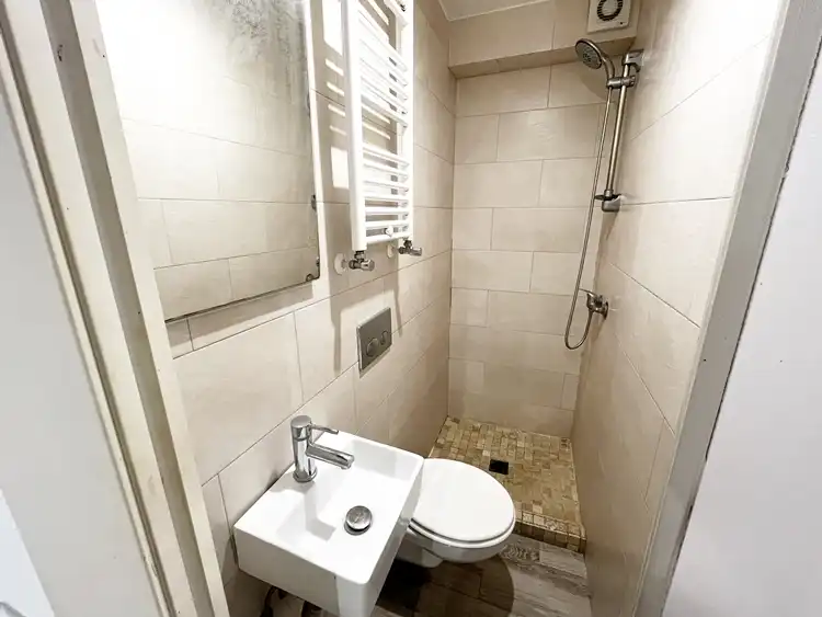 Baño de Piso en venta en Madrid con Calefacción, Lavadora y Microondas