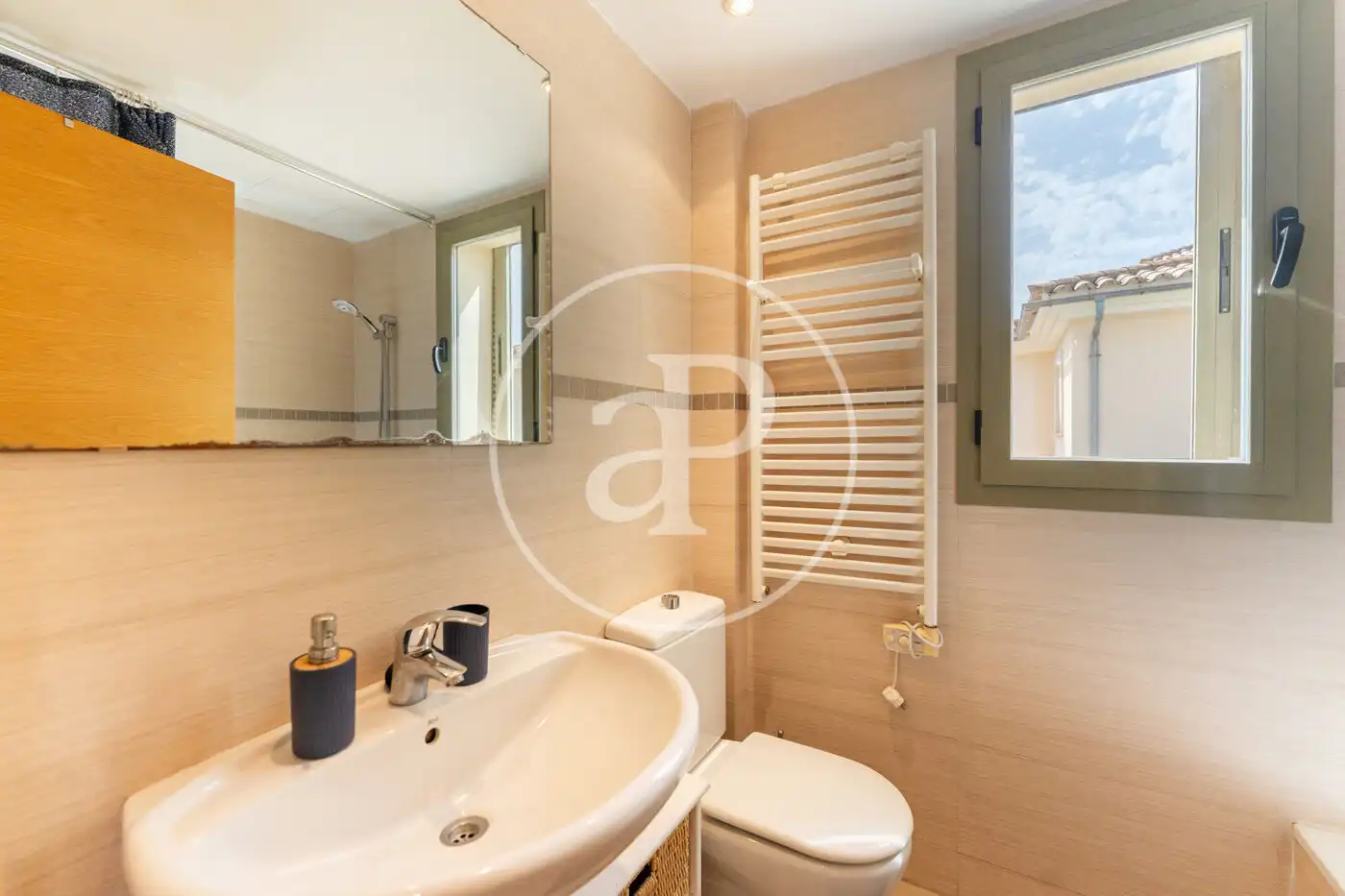 Badezimmer von Einfamilien-Reihenhaus zur Miete in Llucmajor mit Klimaanlage, Heizung und Privatgarten