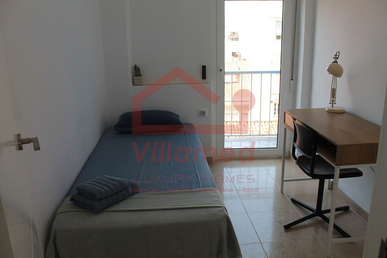 Bedroom of Flat for sale in  Valencia Capital  with Air Conditioner, Furnished and Balcony