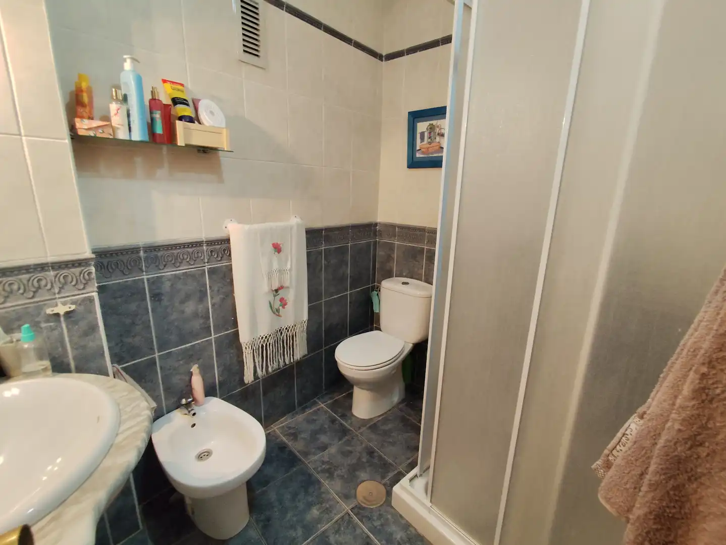 Bany de Pis en venda en Coín amb Terrassa, Moblat i Balcó