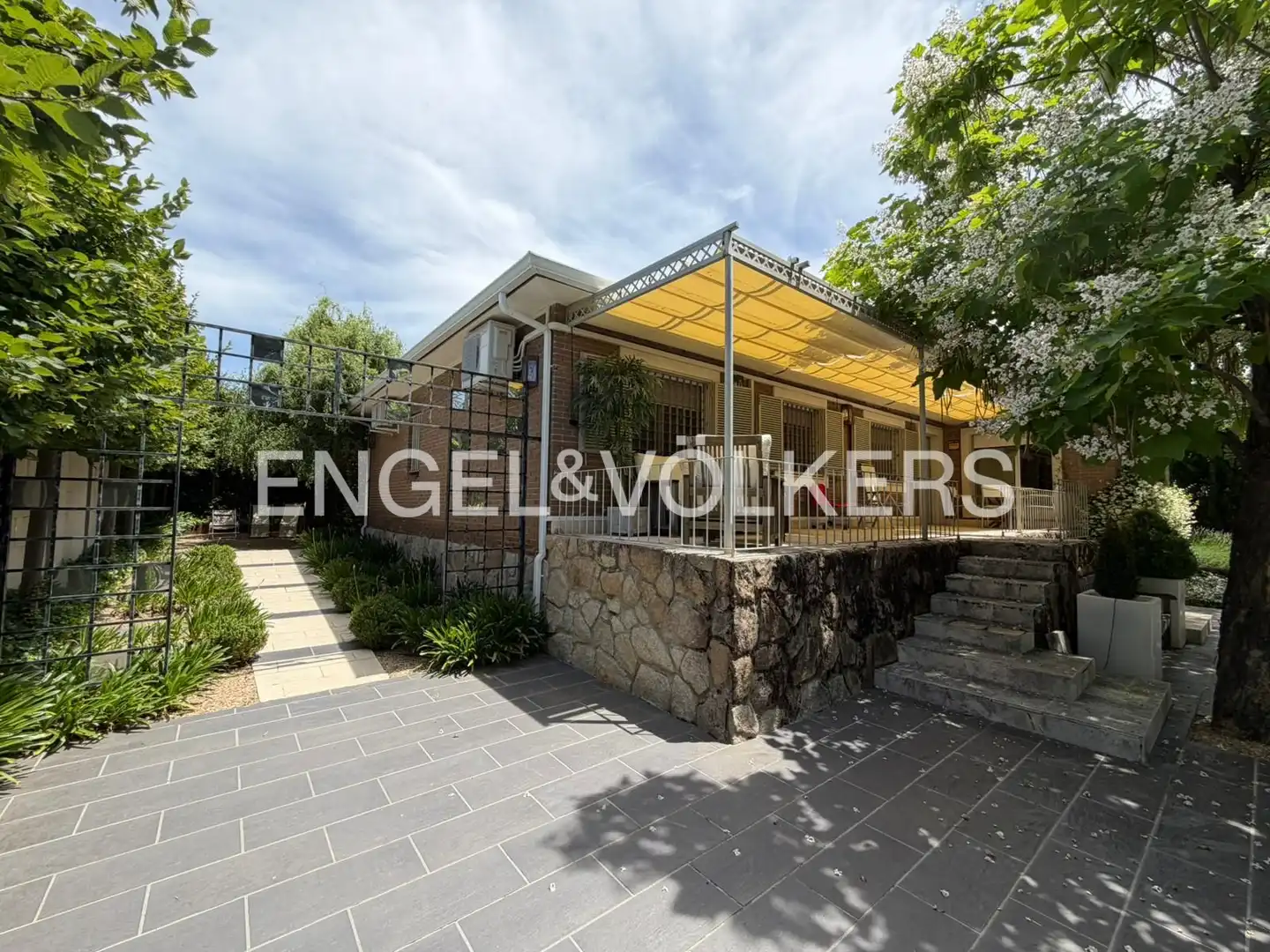 Vista exterior de Casa o chalet de alquiler en Soto del Real con Aire acondicionado, Calefacción y Jardín privado