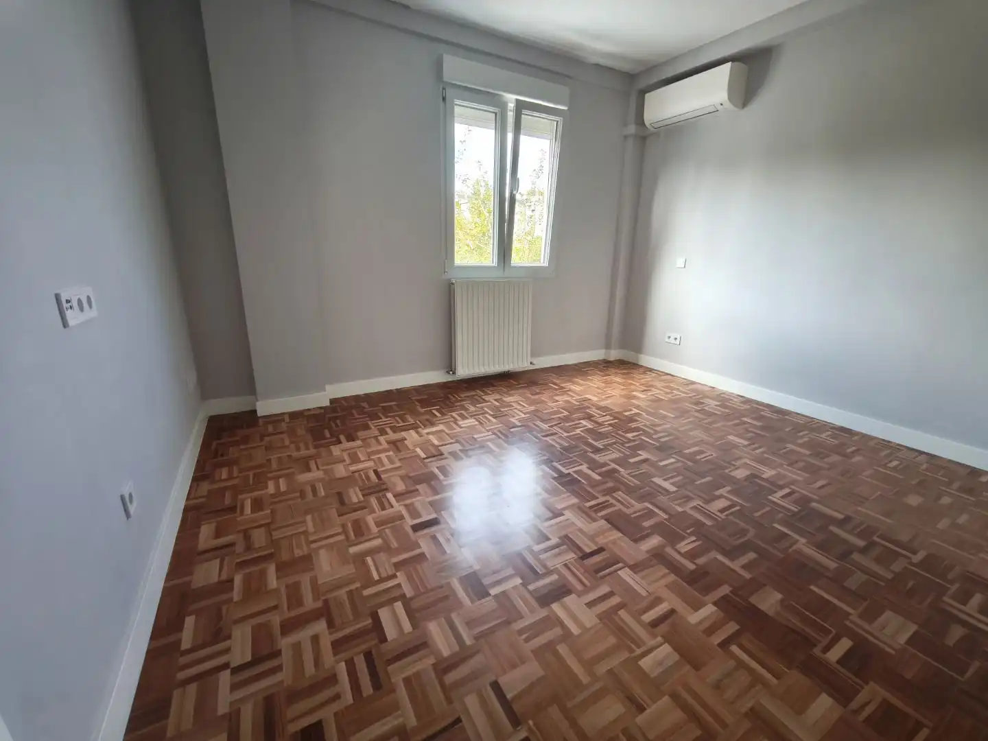 Dormitori de Pis en venda en Madrid amb Aire condicionat, Jardí privat i Parquet