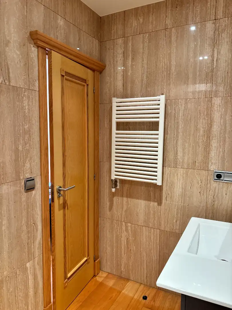Baño de Estudio de alquiler en Vigo  con Calefacción, Amueblado y Horno
