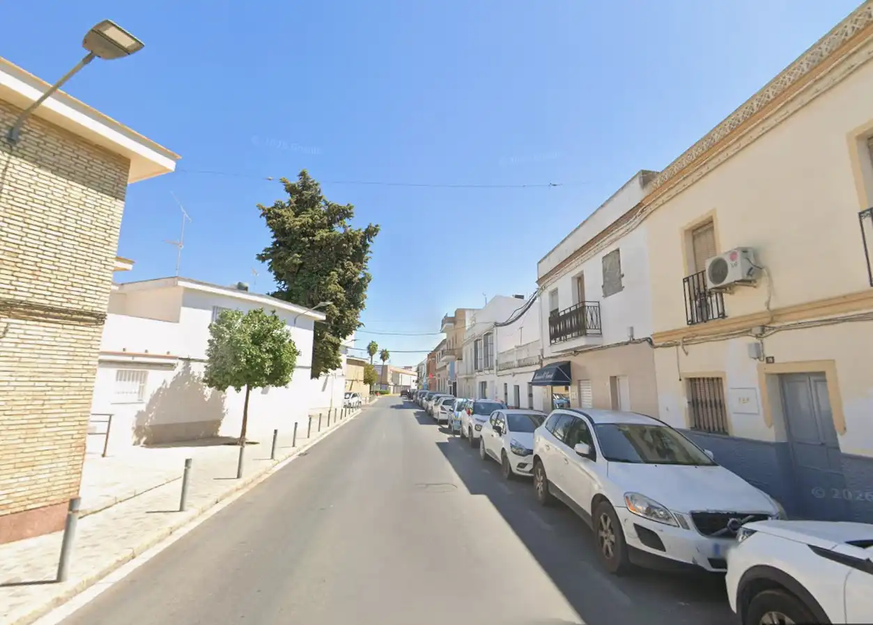 Vista exterior de Casa adosada en venta en Utrera