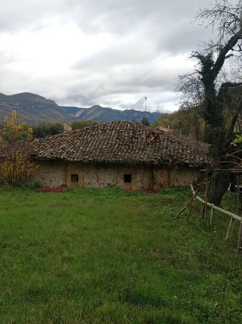 Vista exterior de Finca rústica en venda en Merindad de Valdivielso amb Jardí privat