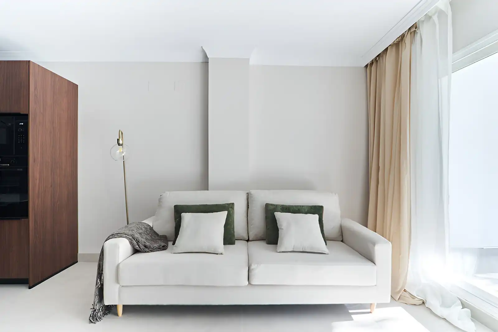 Sala d'estar de Planta baixa en venda en Marbella amb Aire condicionat, Terrassa i Traster