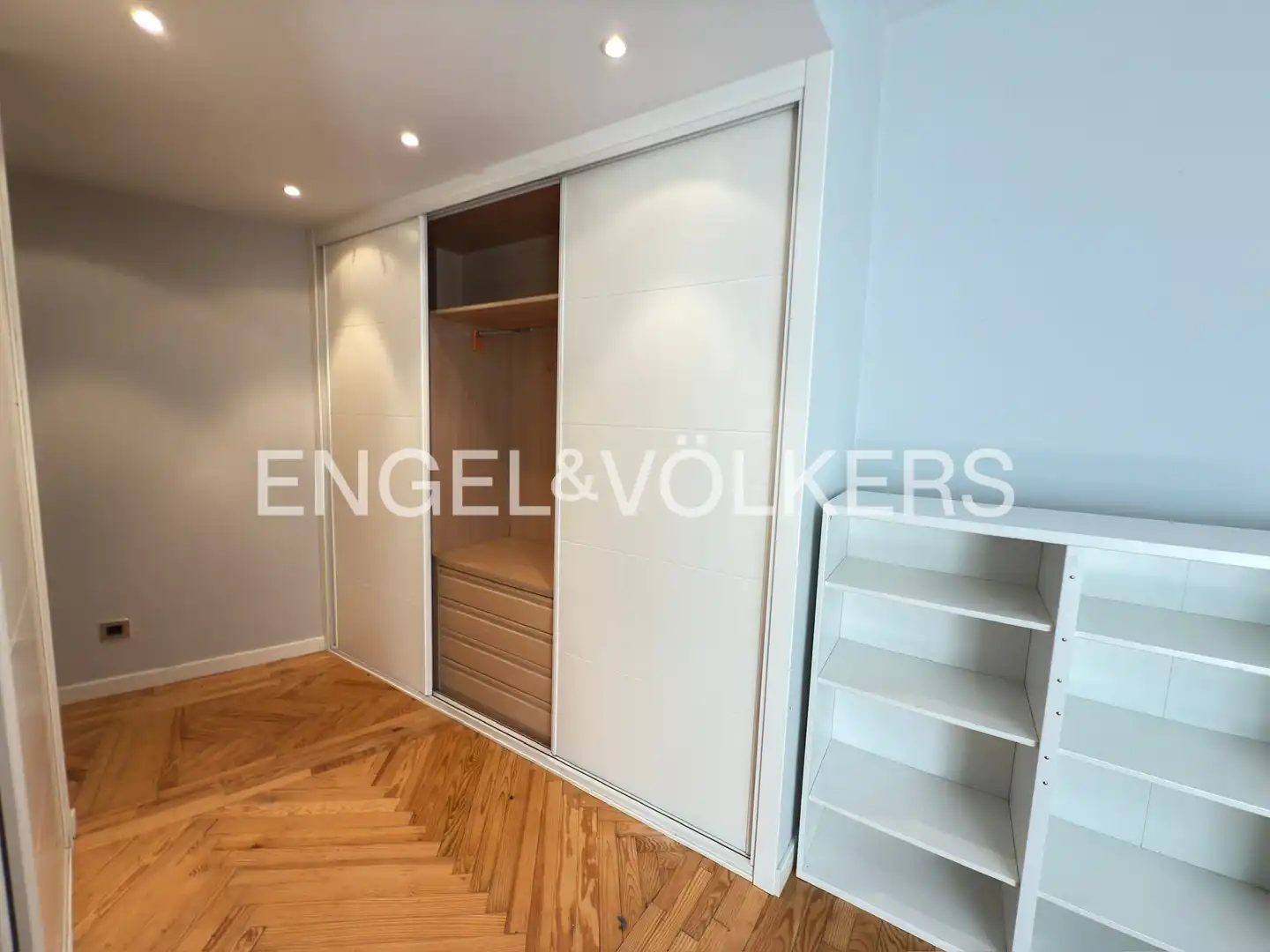 Habitación de Piso de alquiler en Madrid con Aire acondicionado, Calefacción y Amueblado