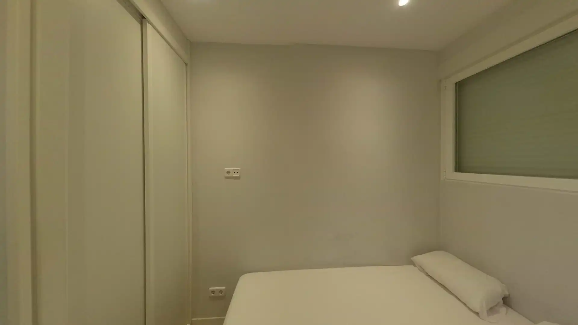 Habitación de Piso de alquiler en  Madrid Capital con Aire acondicionado, Calefacción y Amueblado