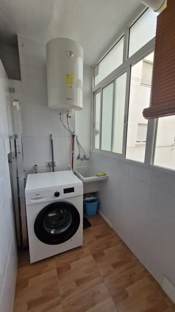 Bany de Pis de lloguer en Jaén amb Aire condicionat, Terrassa i Moblat
