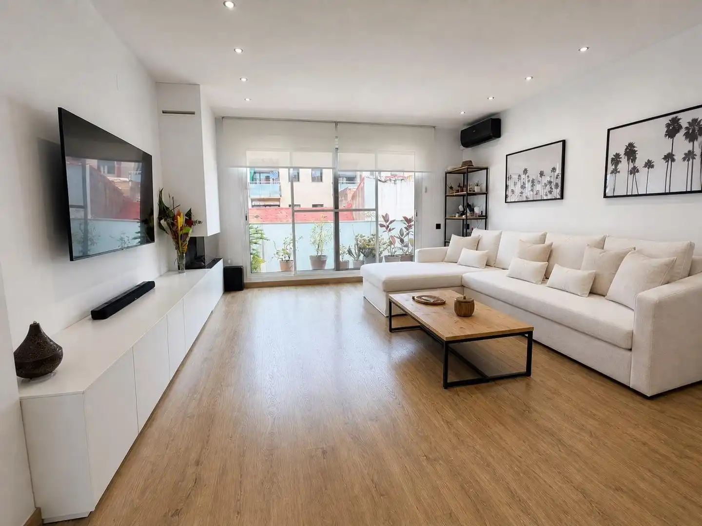 Living room of Houses for sale in Badalona  with Air Conditioner, Heating and Parquet flooring