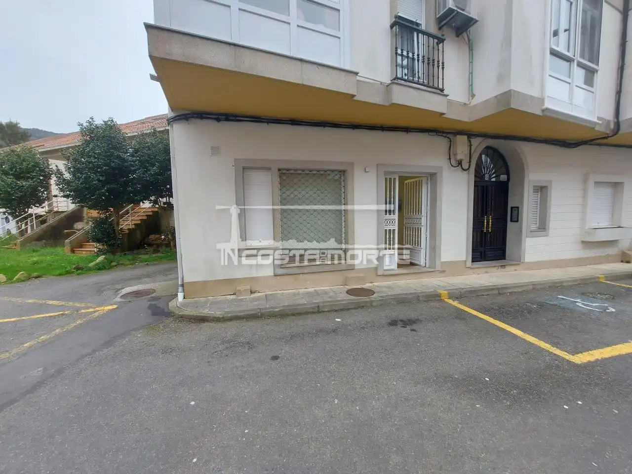 Office for rent in Carnota  with Storage room