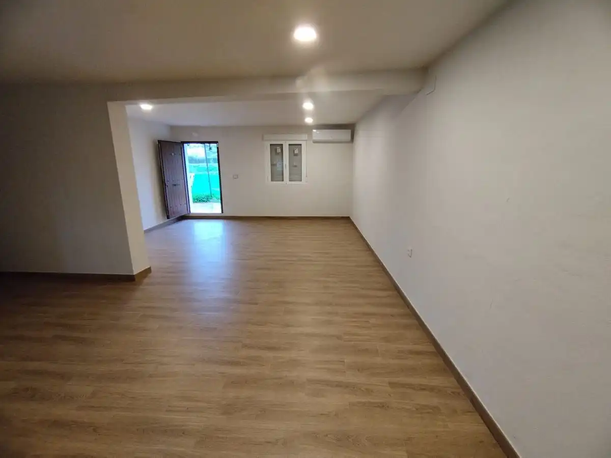 Houses for sale in Plasencia  with Air Conditioner