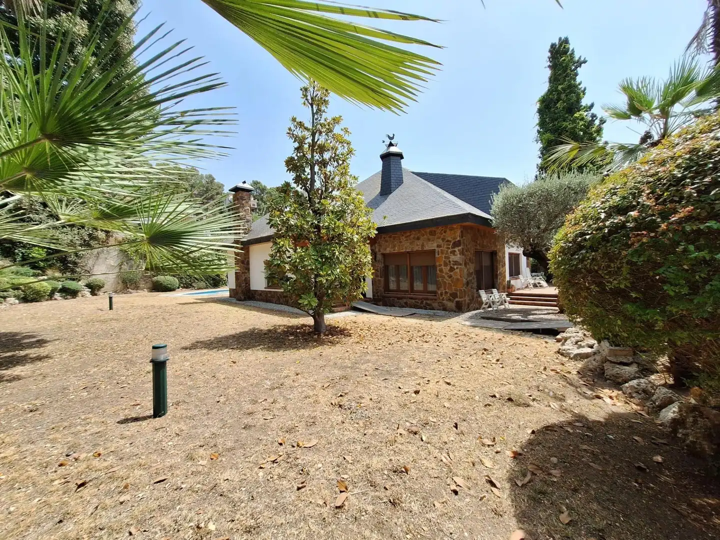 Vista exterior de Casa o xalet en venda en Castellar del Vallès amb Aire condicionat, Calefacció i Jardí privat