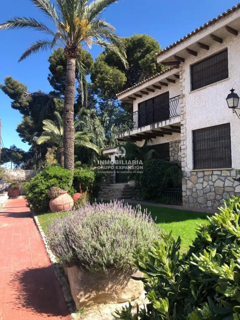 Vista exterior de Casa o chalet en venta en Alicante / Alacant con Jardín privado, Terraza y Trastero