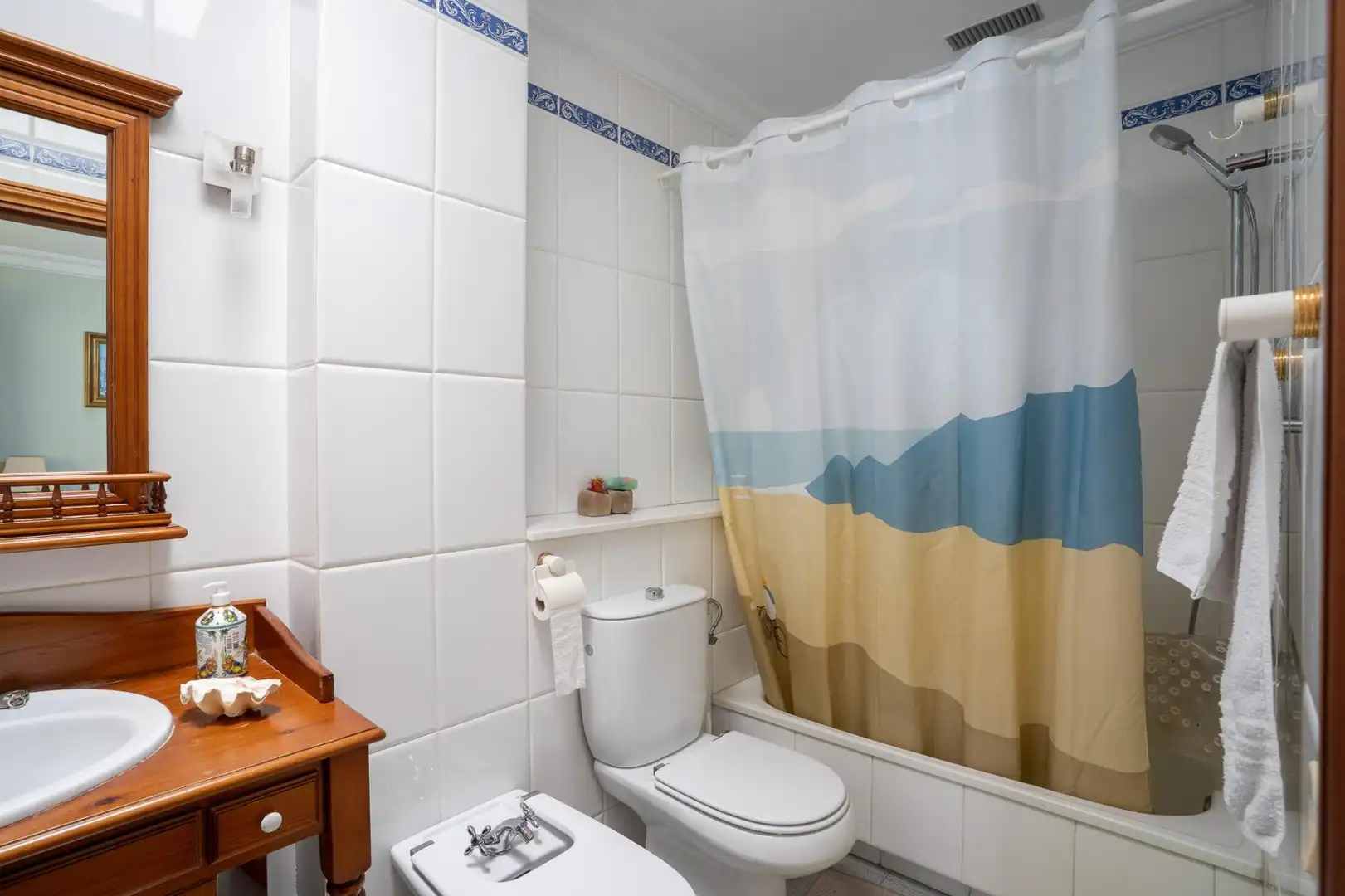 Bathroom of Houses for sale in San Cristóbal de la Laguna  with Air Conditioner, Terrace and Storage room