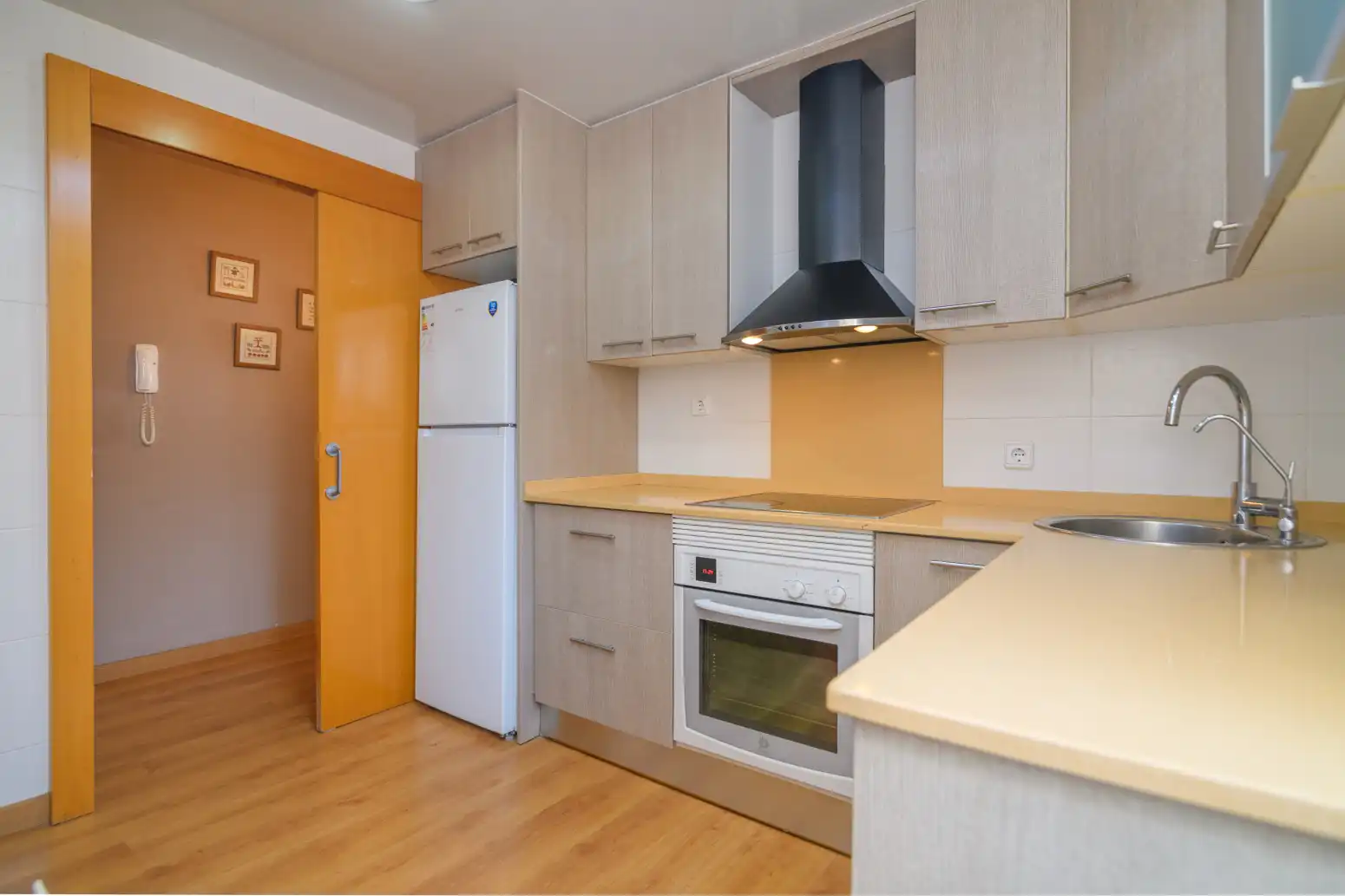 Cocina de Piso en venta en Sant Boi de Llobregat con Aire acondicionado, Calefacción y Parquet