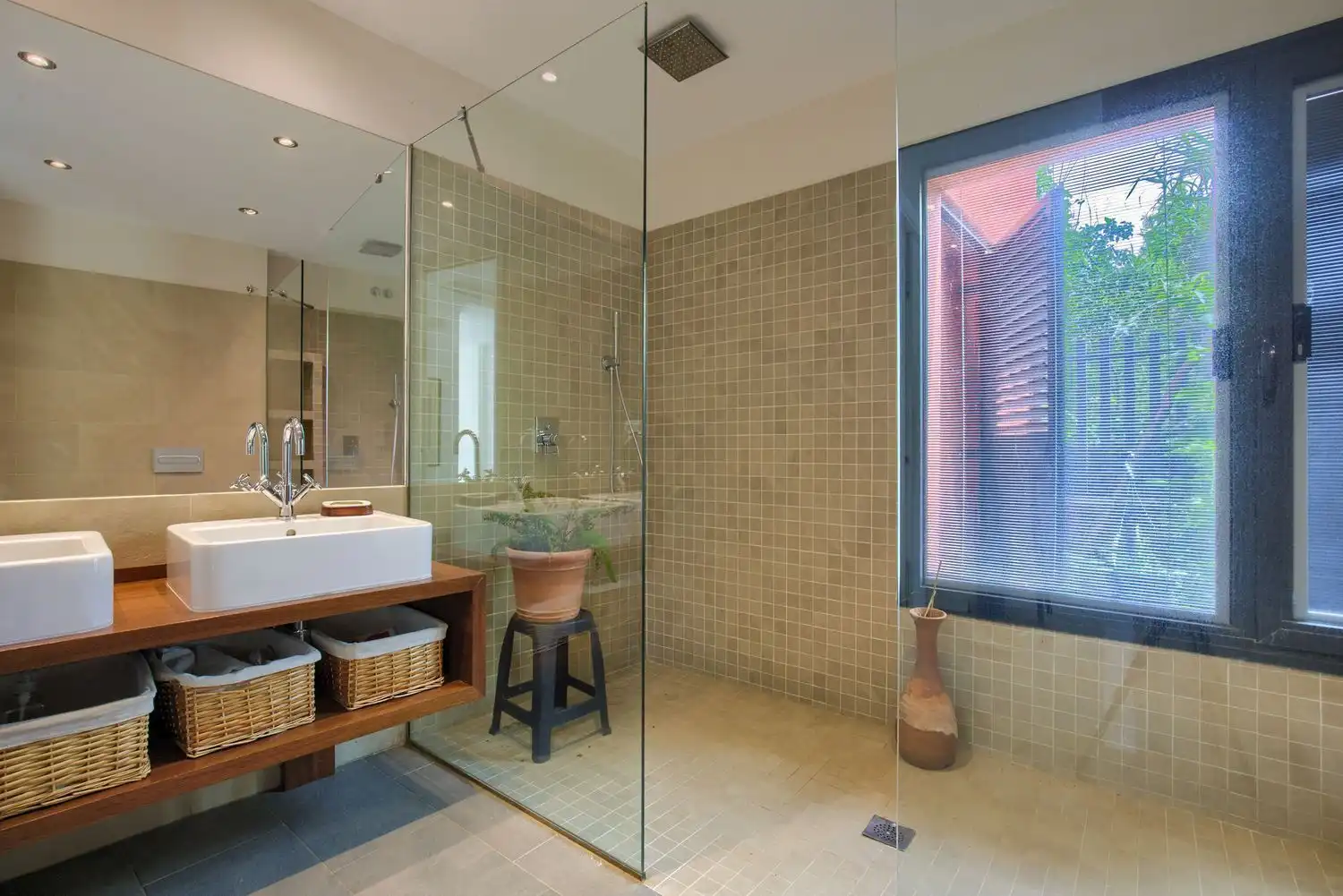 Bathroom of Country homes for sale in Jaraicejo  with Storage room and Community pool