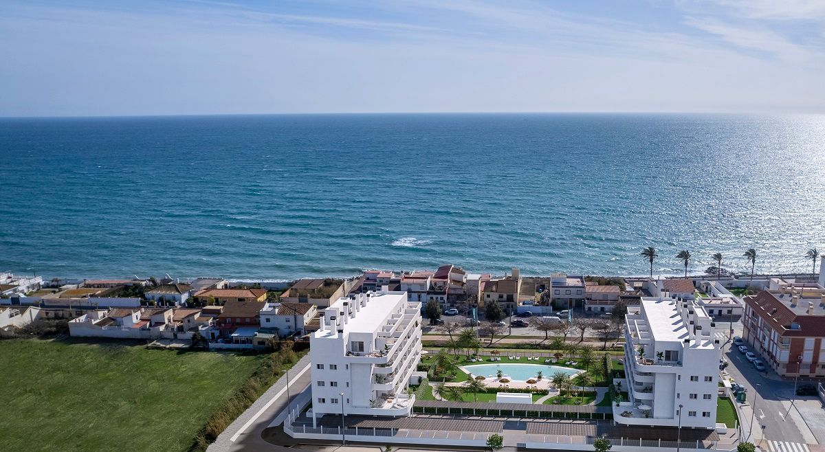 Vista exterior de Apartament en venda en Algarrobo amb Aire condicionat, Terrassa i Piscina
