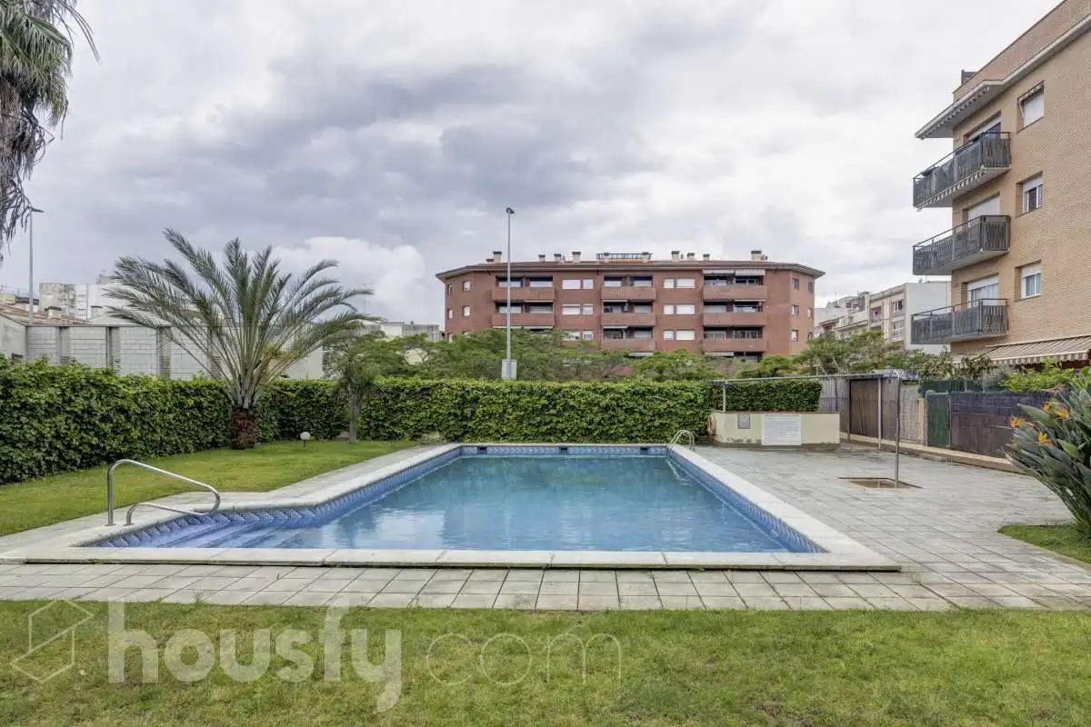 Piscina de Piso en venta en Pineda de Mar con Aire acondicionado, Terraza y Balcón