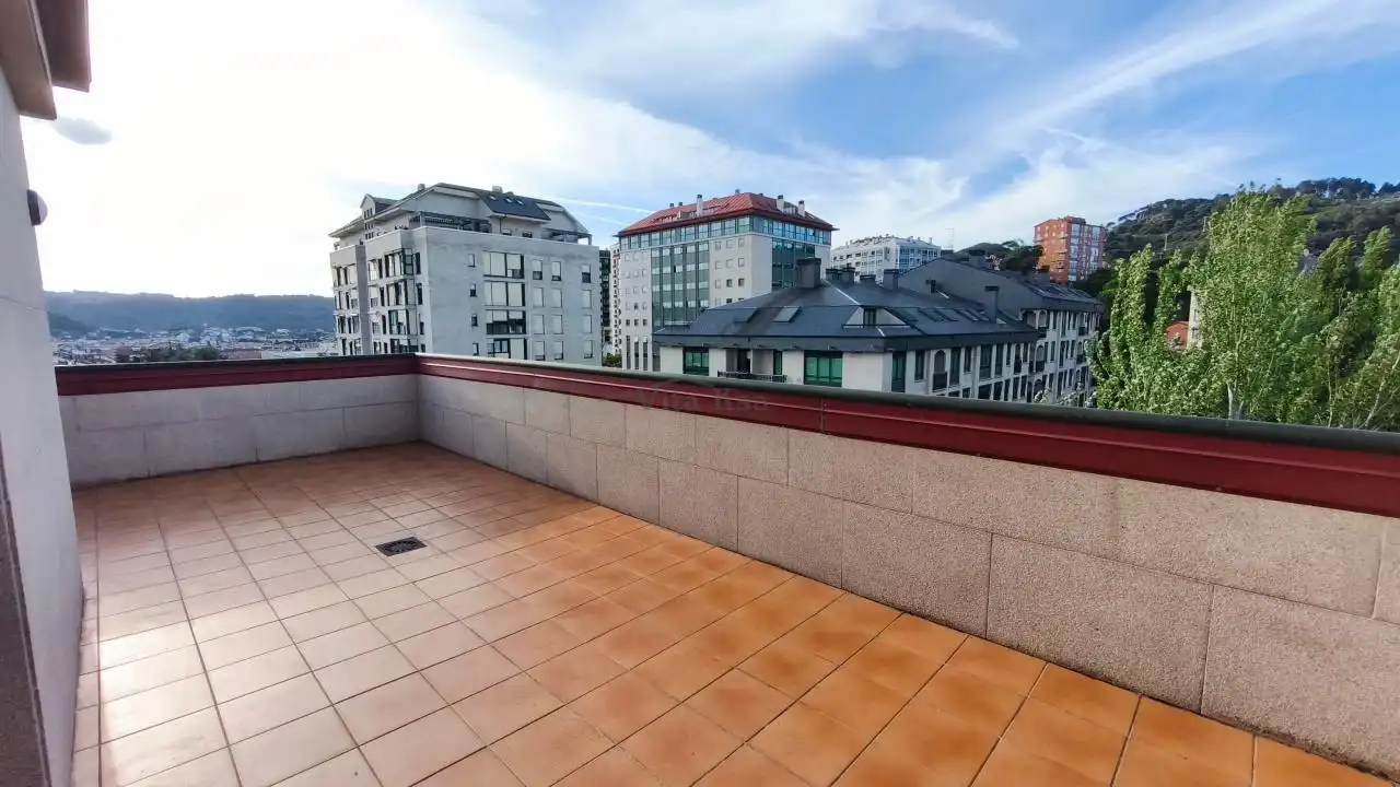 Terrassa de Pis de lloguer en Ourense Capital  amb Calefacció, Parquet i Terrassa
