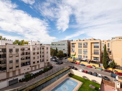 Vista exterior de Pis en venda en  Madrid Capital amb Aire condicionat, Calefacció i Jardí privat