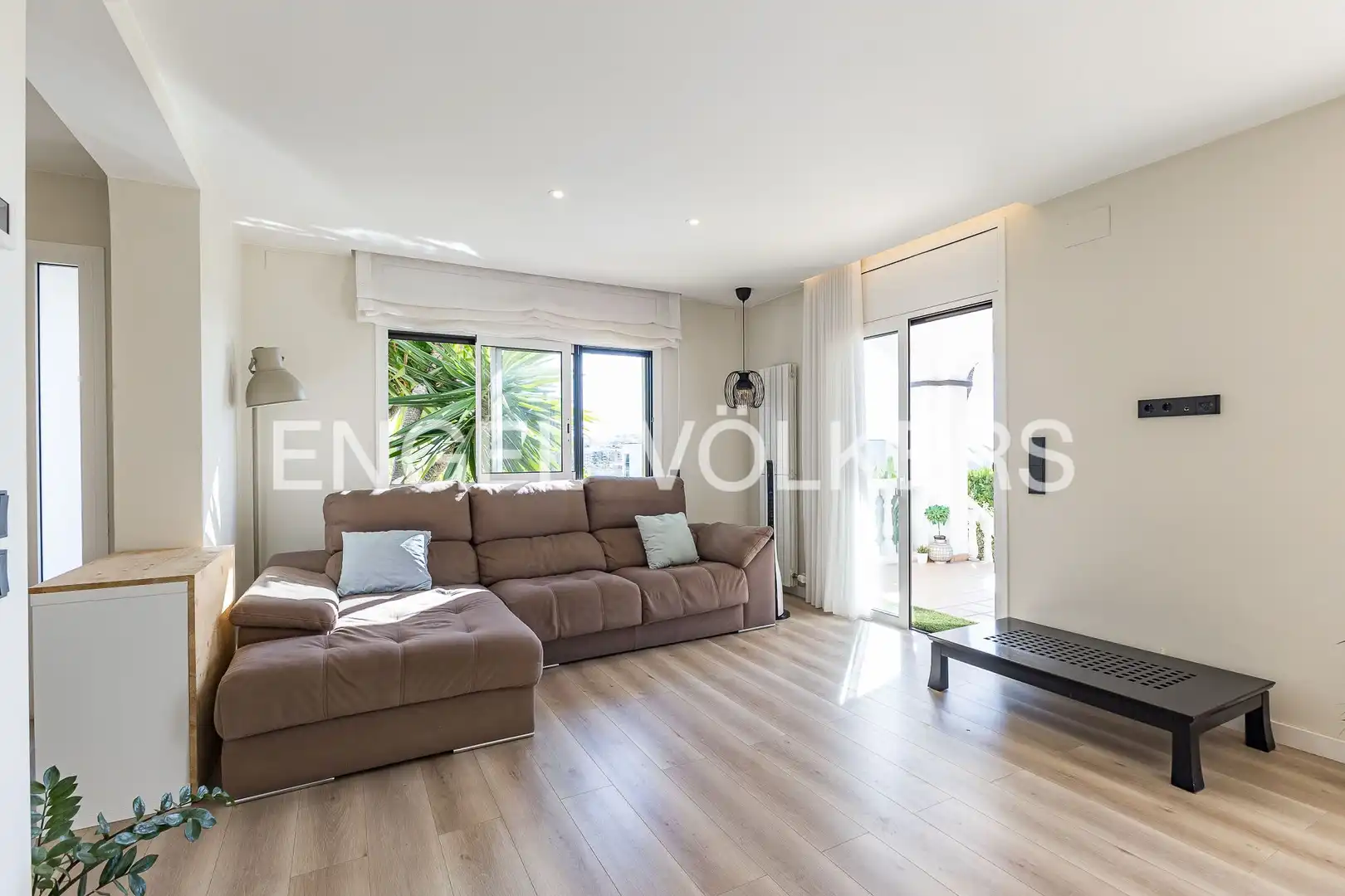 Living room of Houses for sale in El Vendrell  with Heating, Private garden and Parquet flooring