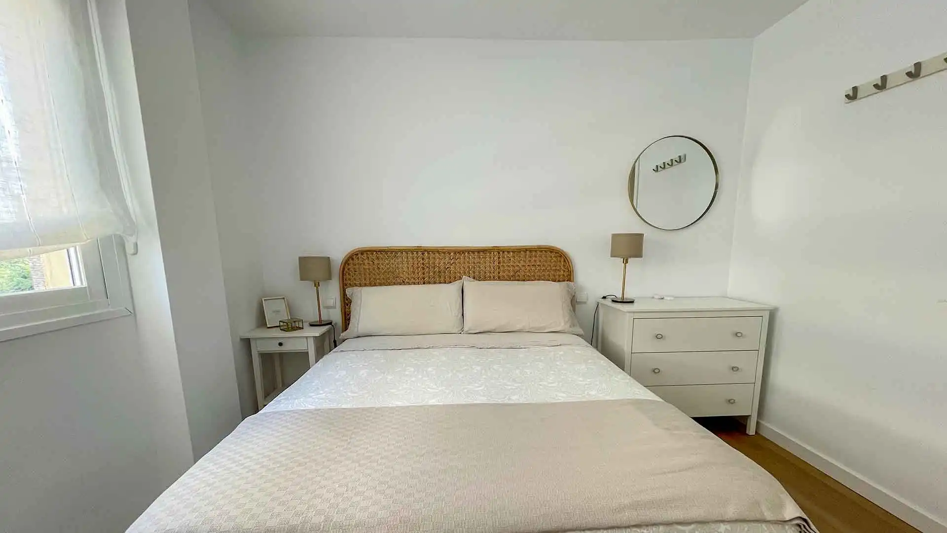 Bedroom of Apartments for rent in Marbella  with Air Conditioner, Terrace and Storage room