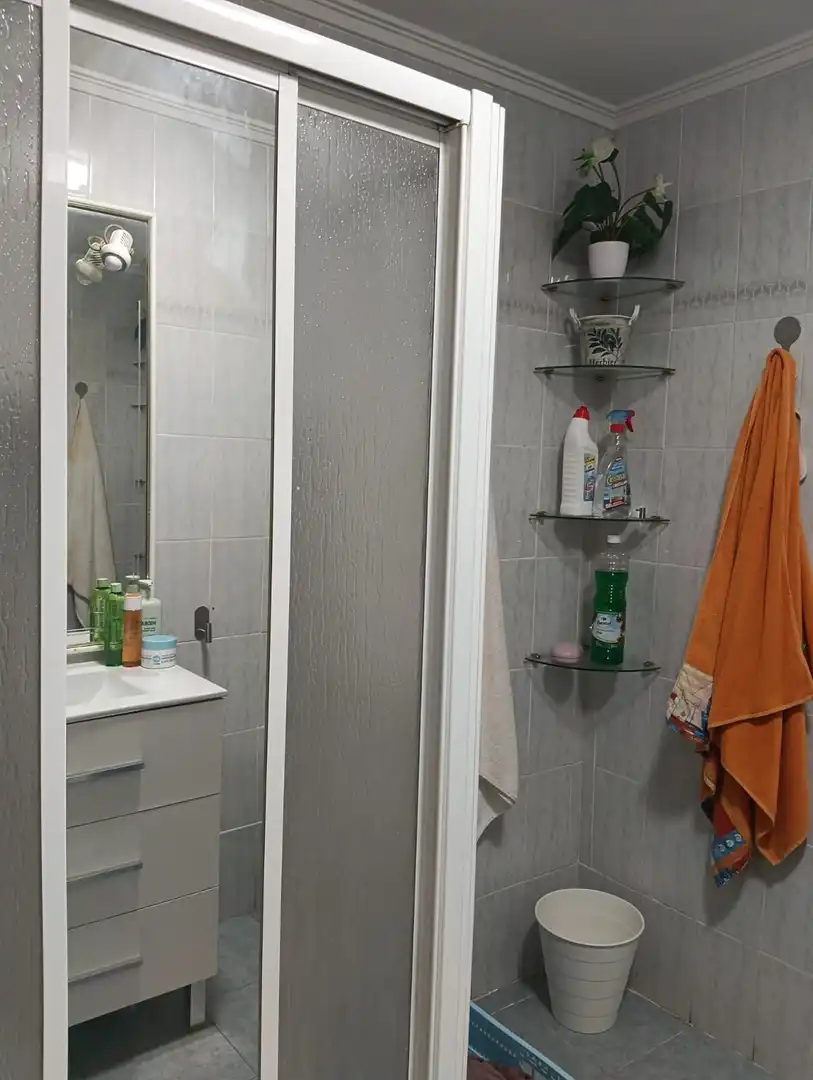 Baño de Piso para compartir en Ávila con Calefacción, Terraza y Amueblado