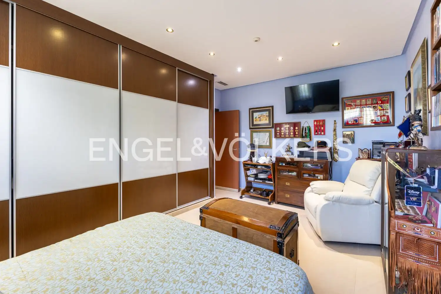 Houses for sale in Gilet  with Air Conditioner, Heating and Private garden